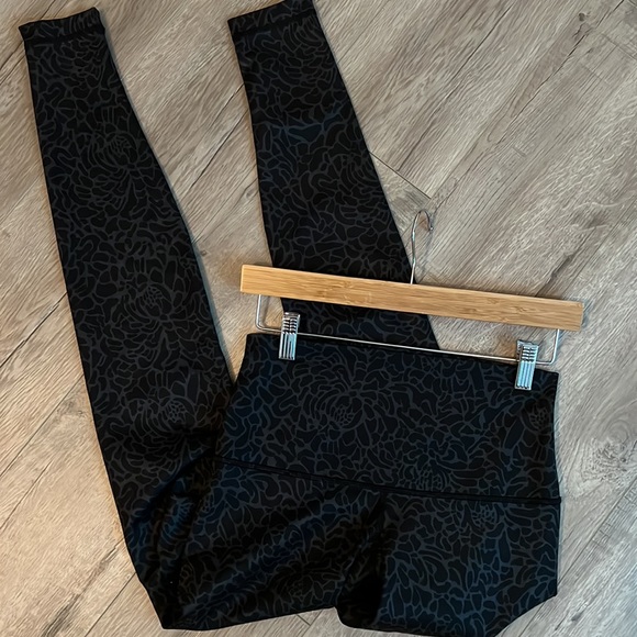 Lulu lemon Leggings - Picture 5 of 5